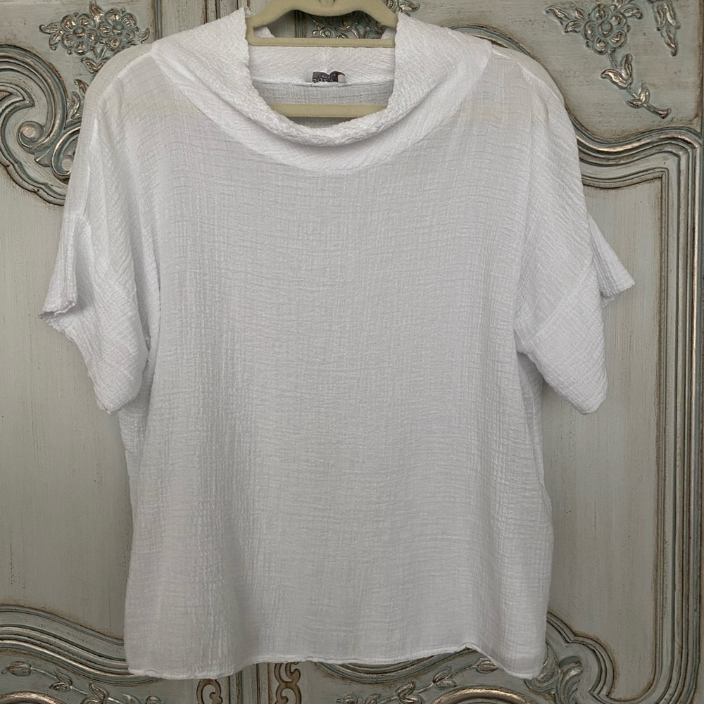 SUZYD London white top Size Small